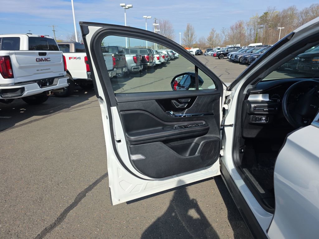 Used 2021 Lincoln Corsair AWD w/ Premium Package image 20