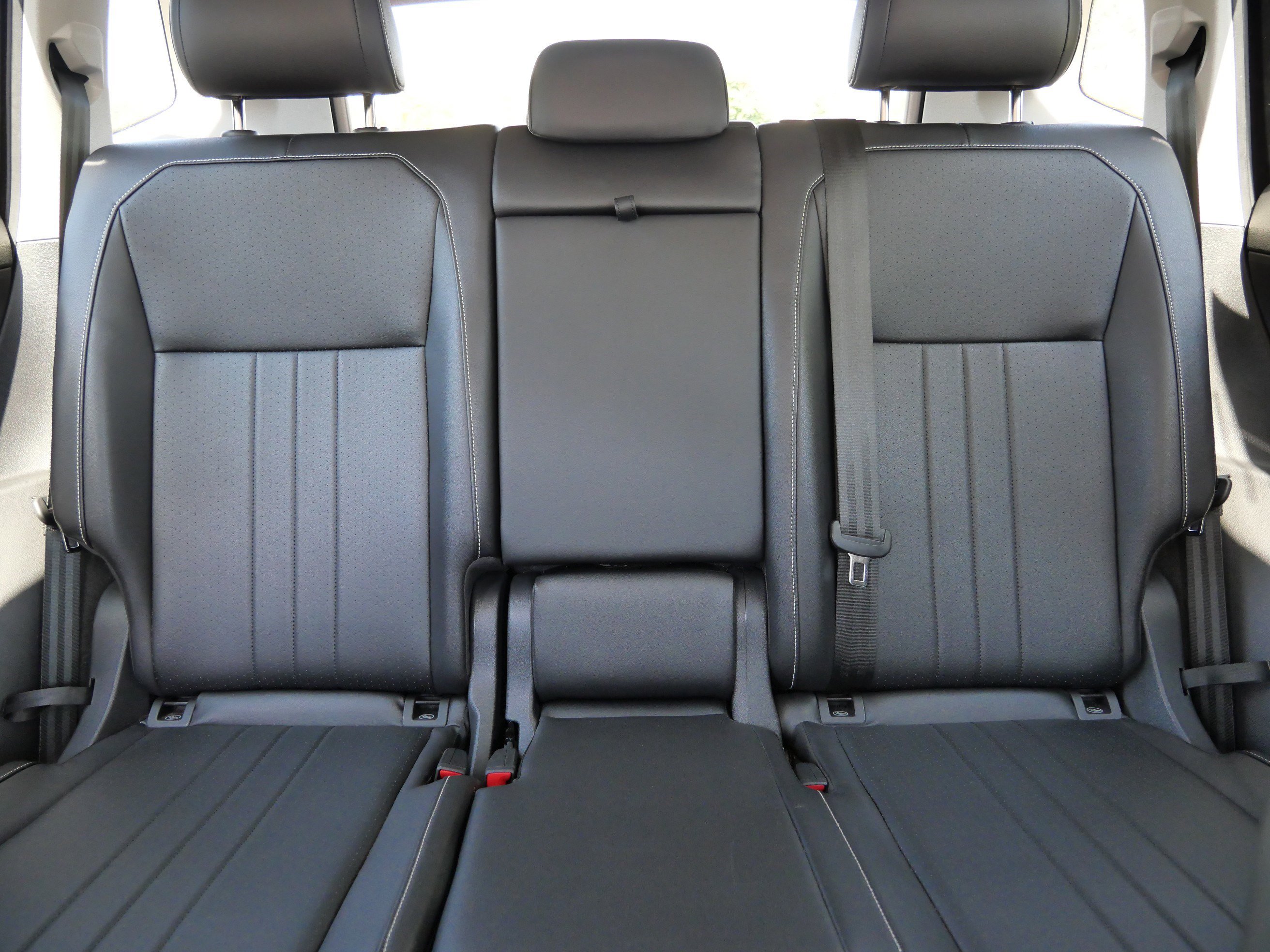 Certified 2024 Volkswagen Tiguan SE image 13