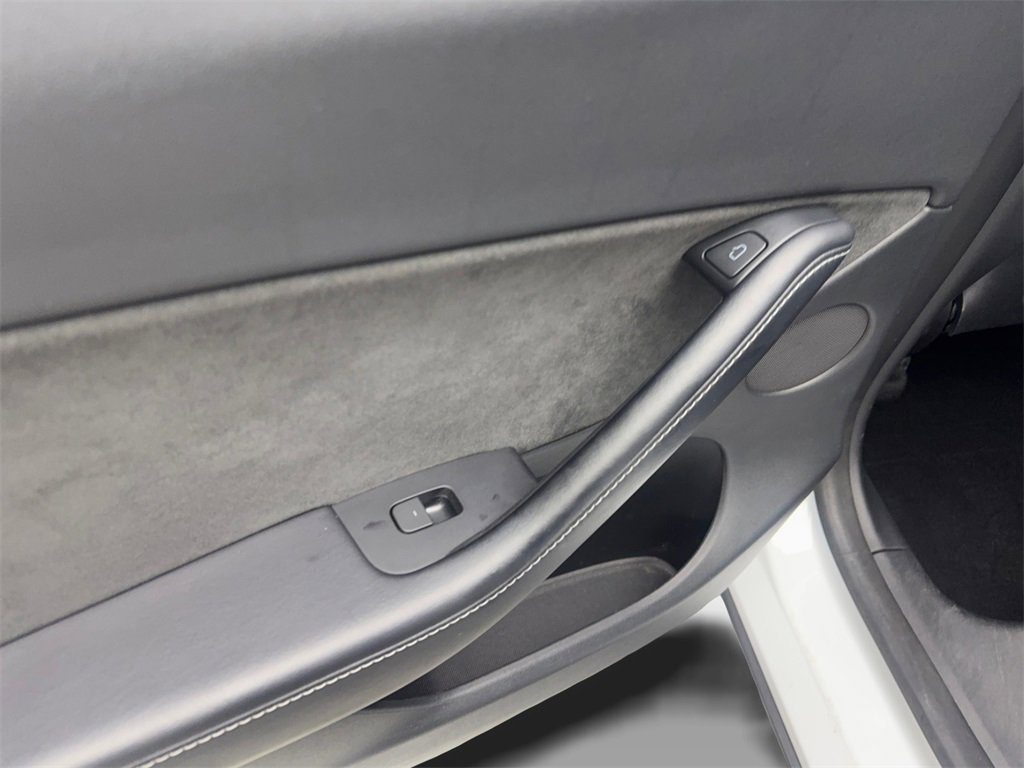 Used 2022 Tesla Model Y Performance image 38