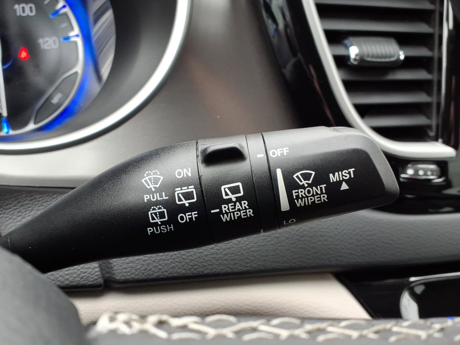 Used 2023 Chrysler Pacifica Touring-L image 28