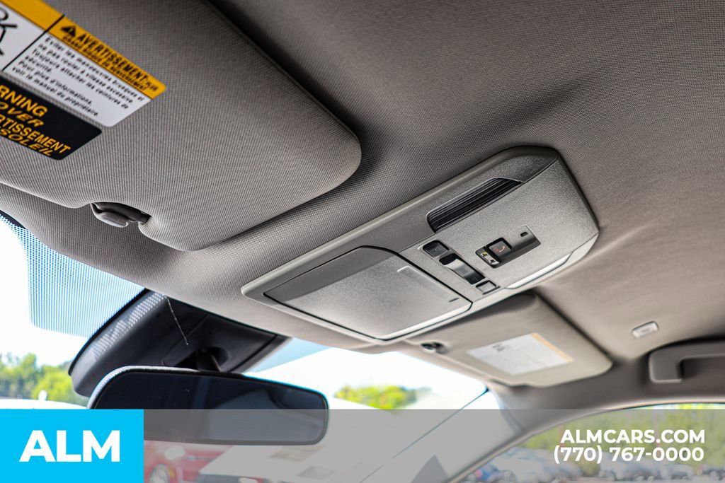 Used 2025 Toyota Highlander LE image 58