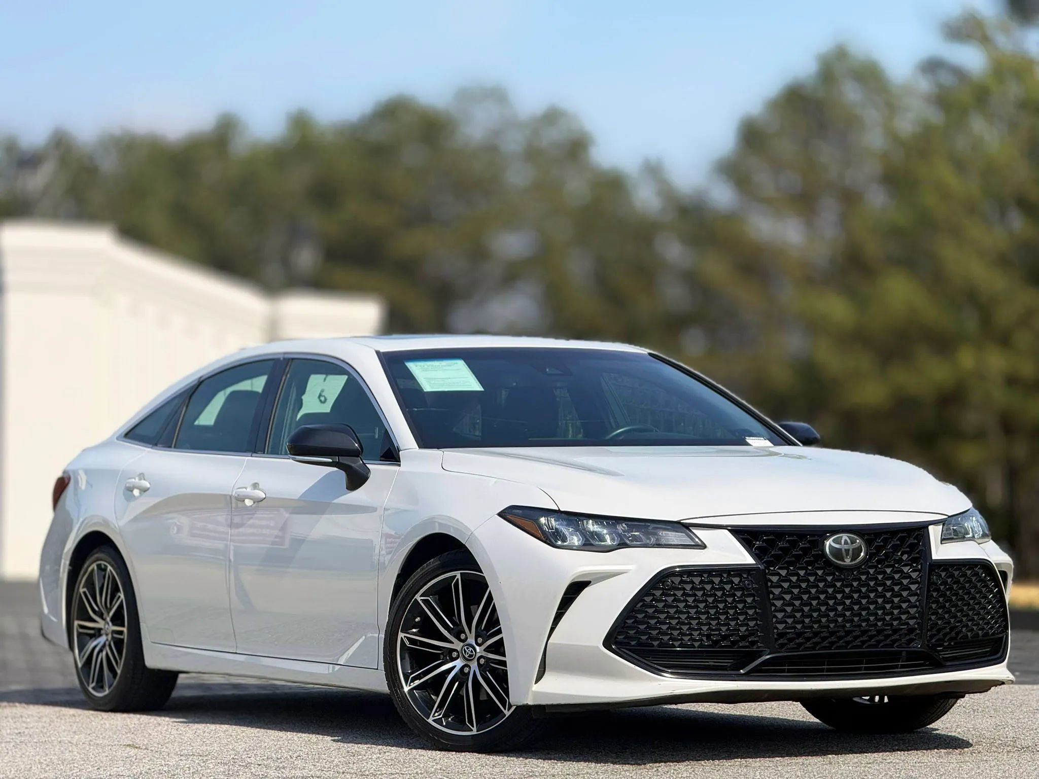 Used 2019 Toyota Avalon XSE image 5
