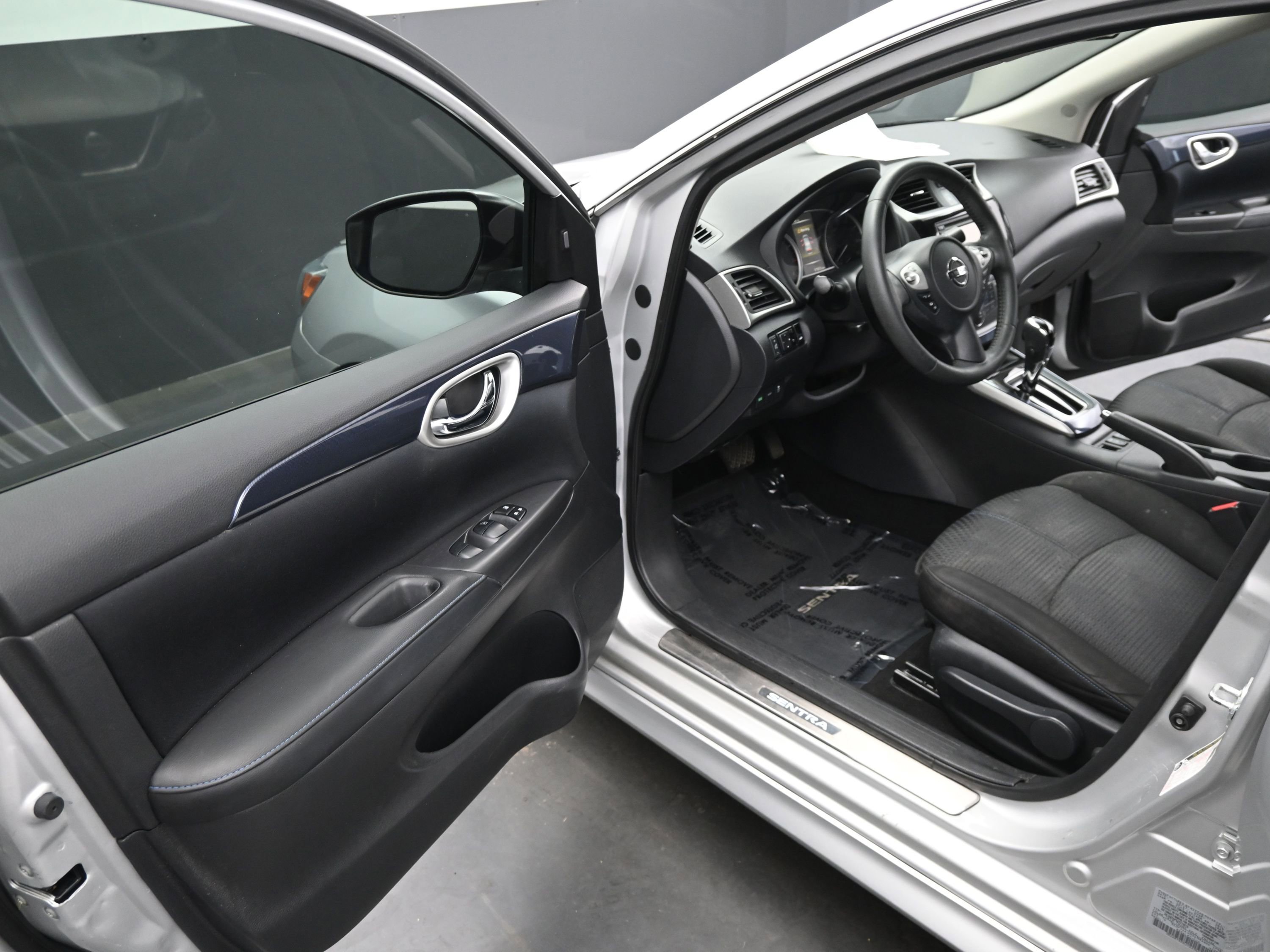 Used 2018 Nissan Sentra SR w/ Technology Package image 16