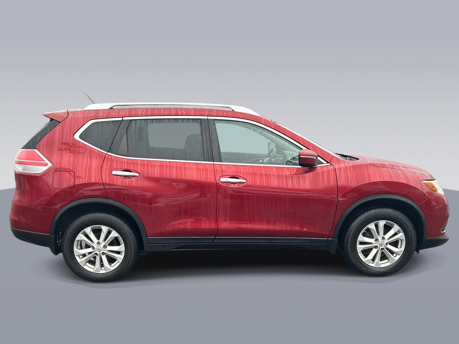 Used 2015 Nissan Rogue SV image 2