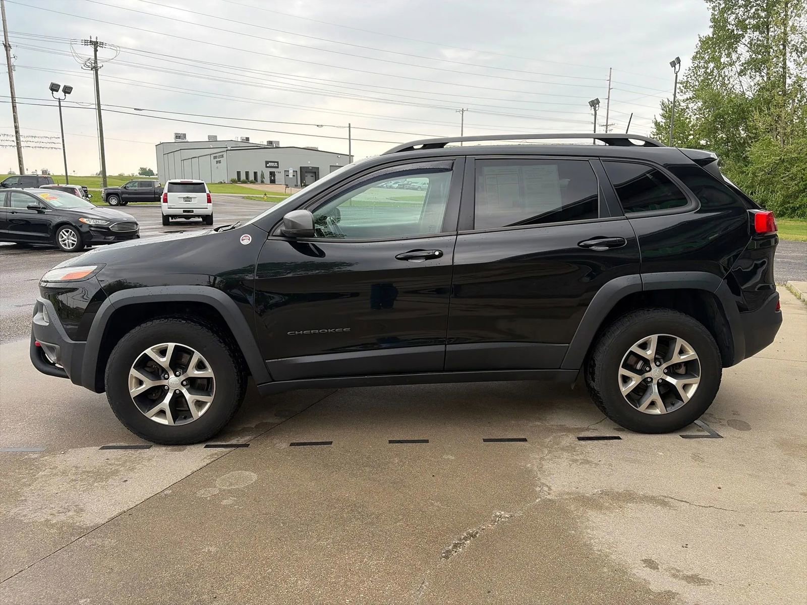 Used 2018 Jeep Cherokee Trailhawk AWD/4WD image 4