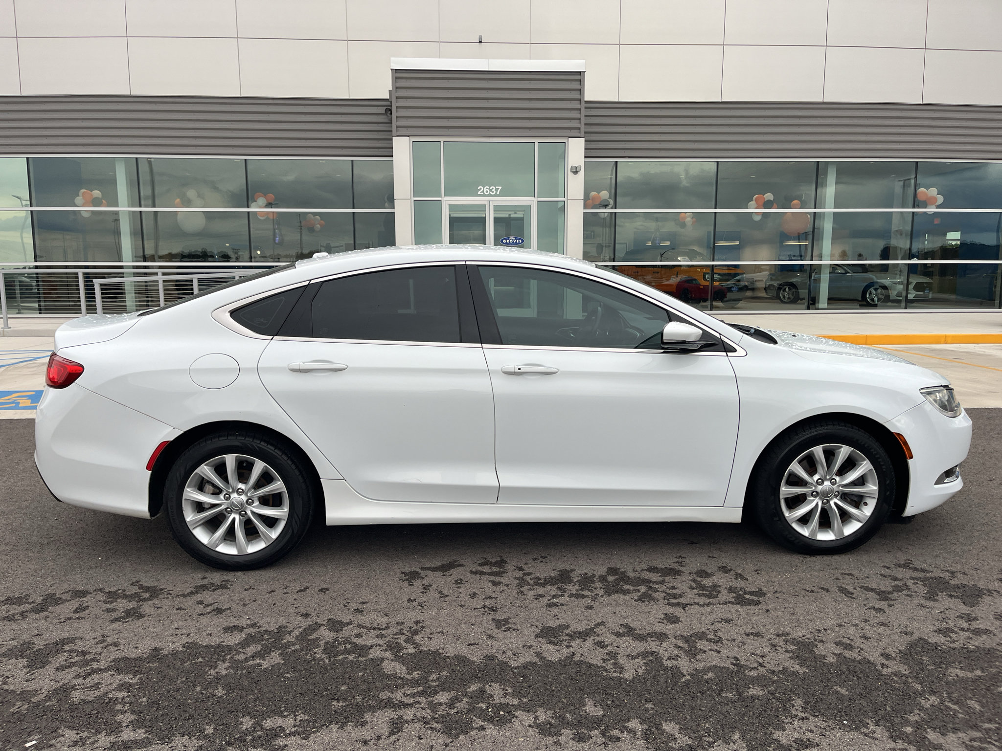 Used 2015 Chrysler 200 C FWD image 4