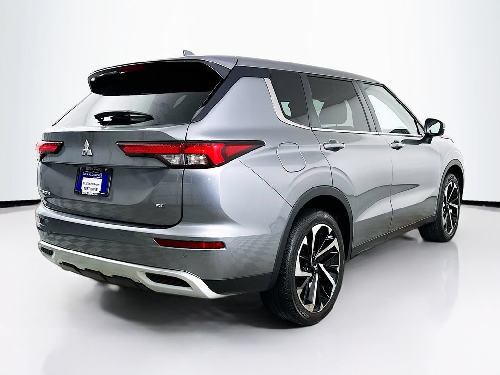 Used 2023 Mitsubishi Outlander SE FWD image 7