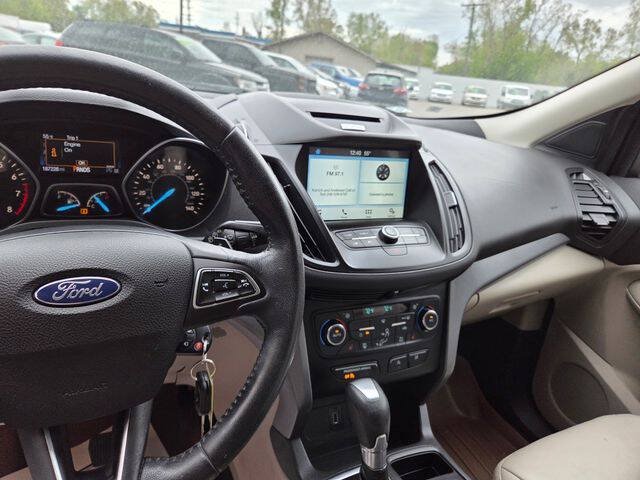 Used 2017 Ford Escape SE w/ SE Leather Comfort Package AWD/4WD image 18