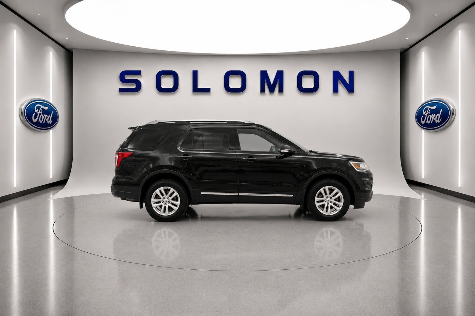 Used 2018 Ford Explorer XLT AWD/4WD image 4