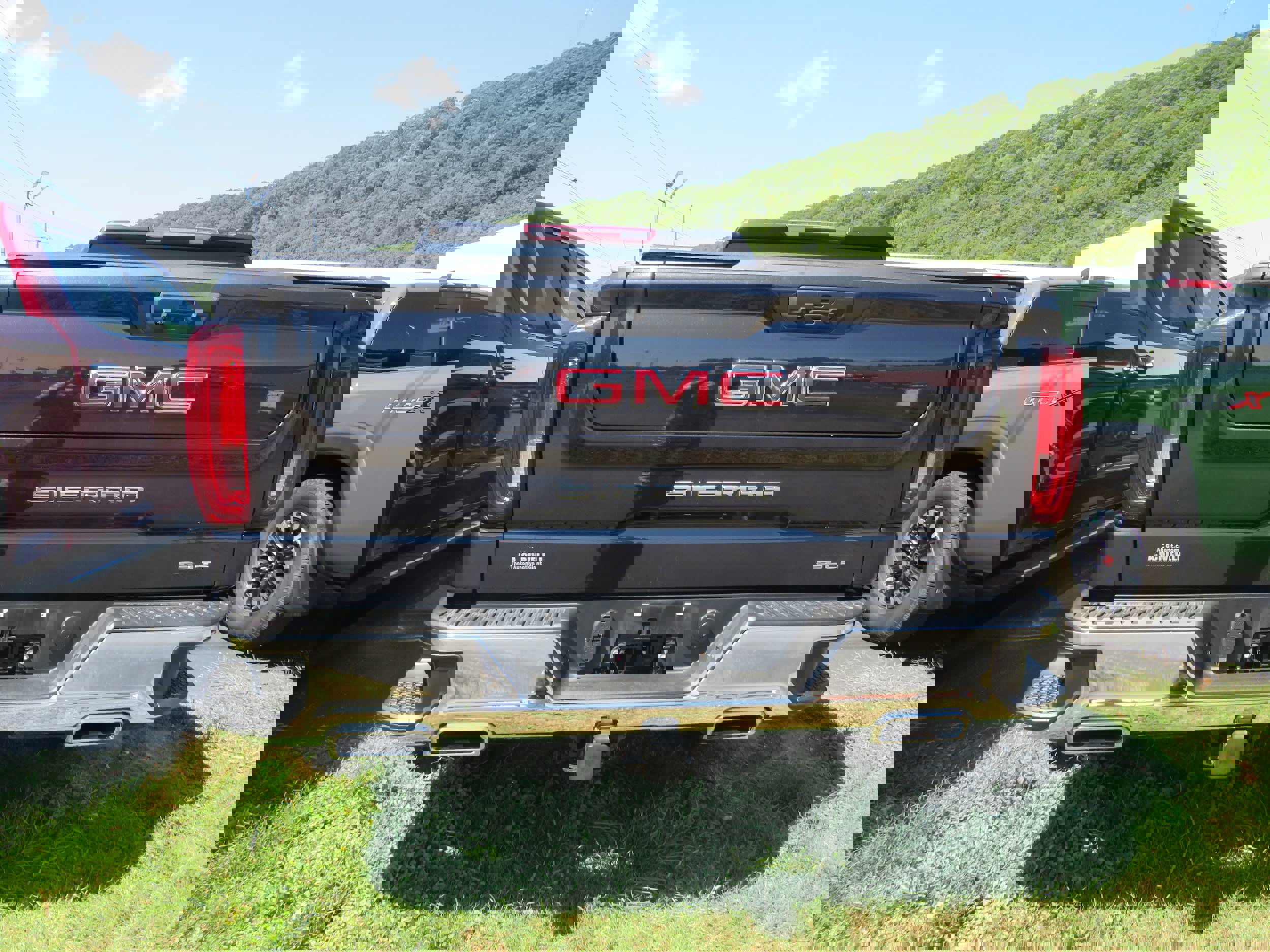 Used 2022 GMC Sierra 1500 SLT w/ SLT Convenience Package video 5