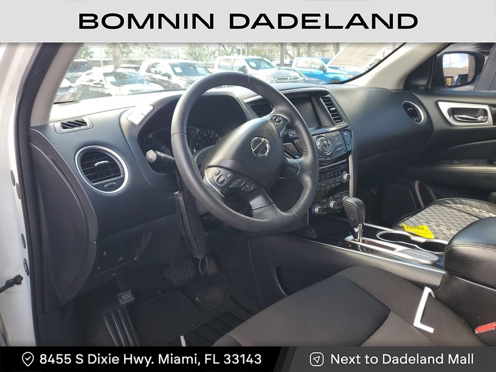 Used 2020 Nissan Pathfinder SV image 14