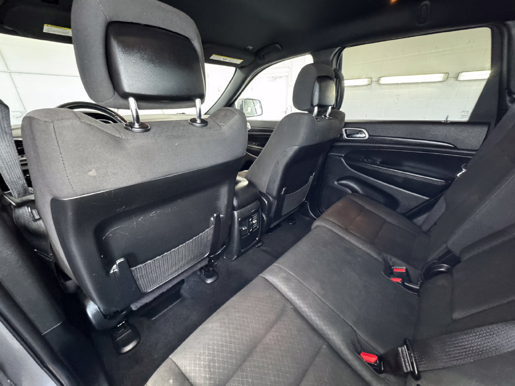 Used 2021 Jeep Grand Cherokee Laredo AWD/4WD image 22