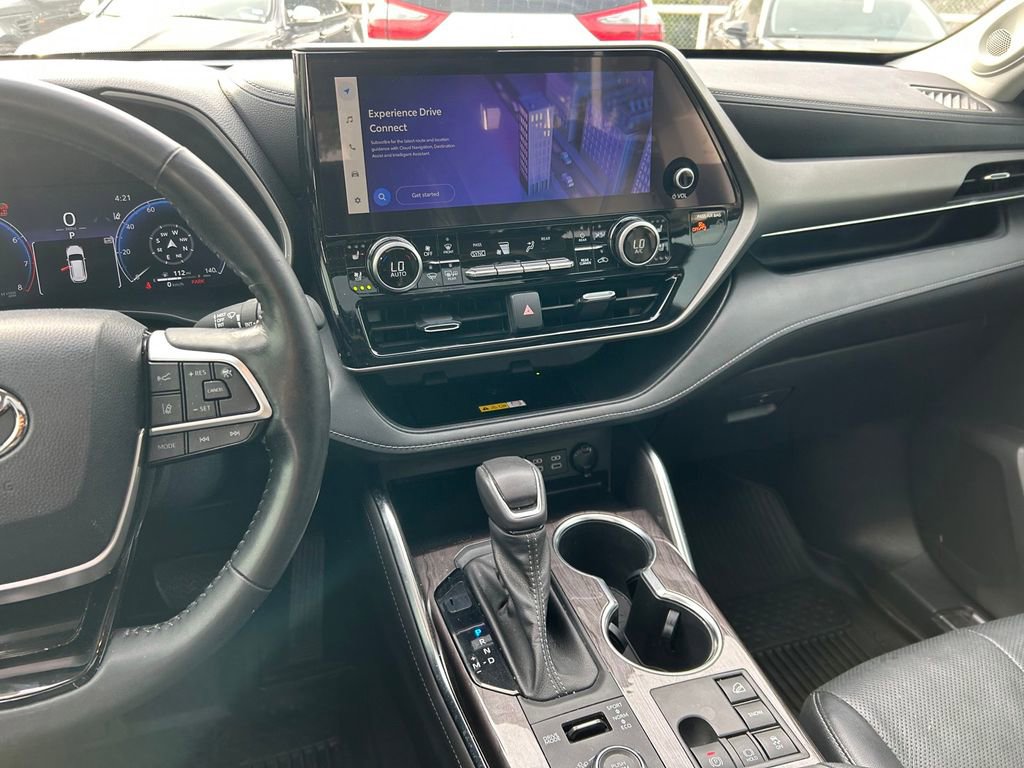 Used 2023 Toyota Highlander Limited image 19