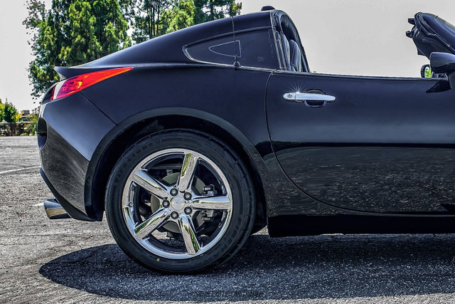 Used 2009 Pontiac Solstice GXP w/ Premium Package RWD image 10