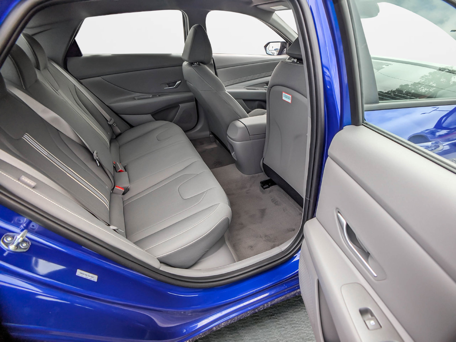 Used 2025 Hyundai Elantra SEL FWD image 14
