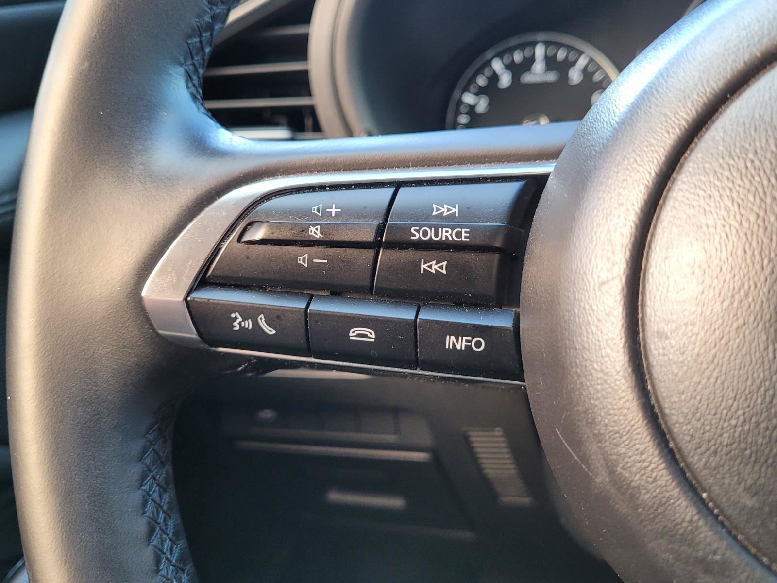 Used 2024 MAZDA MAZDA3 s FWD image 9