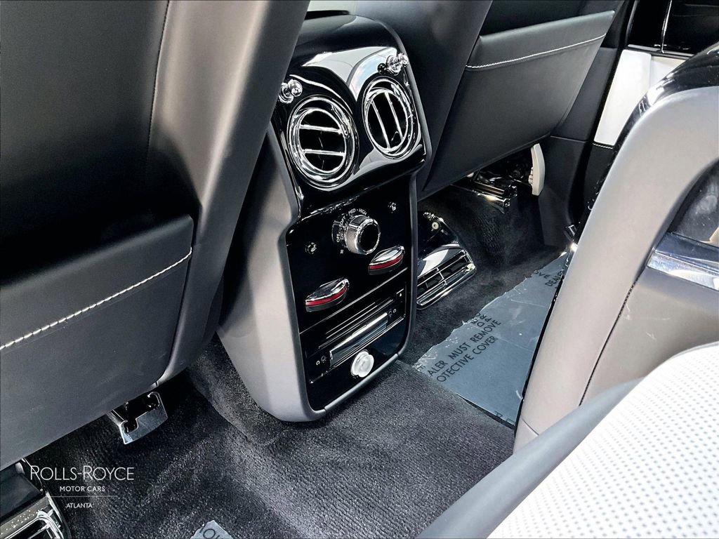 Used 2021 Rolls-Royce Cullinan AWD/4WD image 29