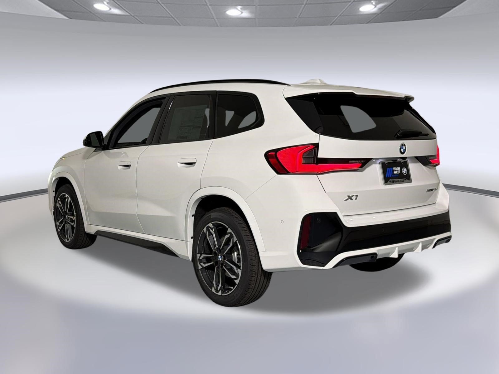 New 2026 BMW X1 xDrive28i w/ Technology Package AWD/4WD image 3