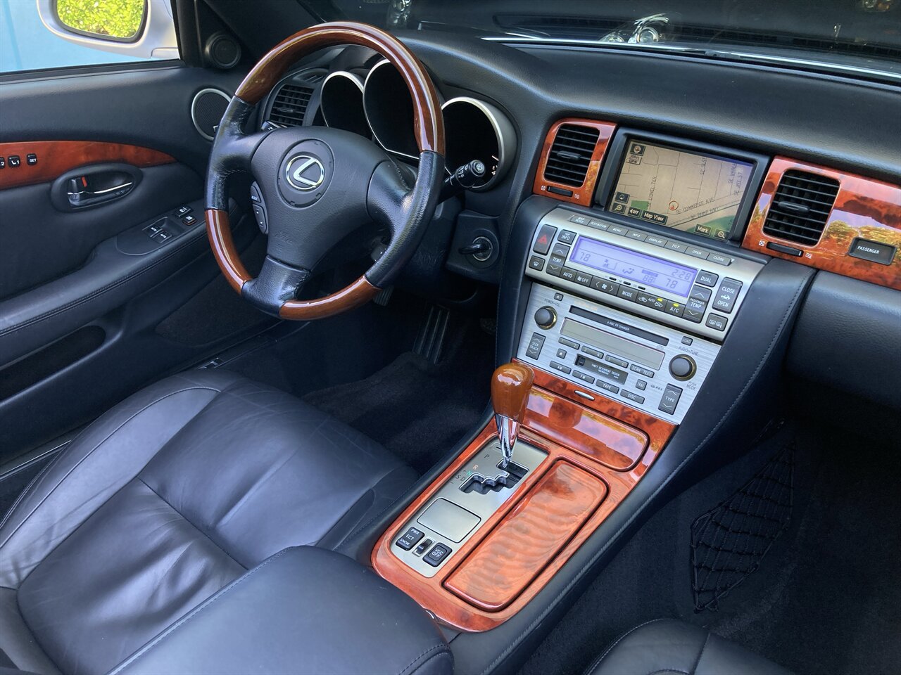 Used 2006 Lexus SC 430 Convertible RWD image 2