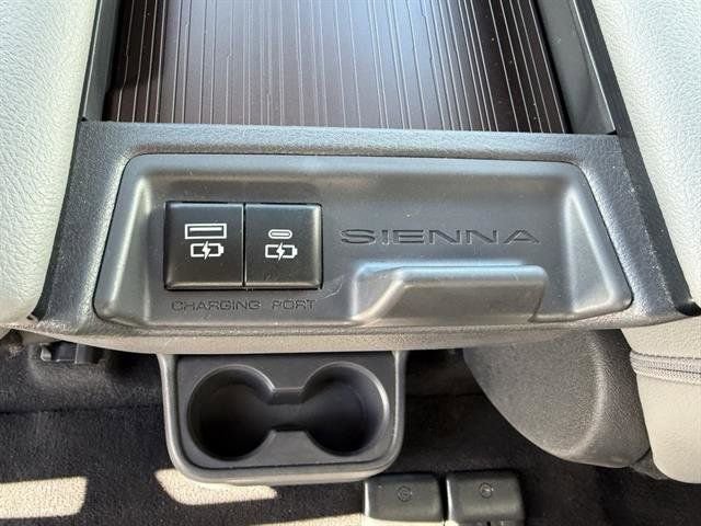 Used 2024 Toyota Sienna XLE image 26