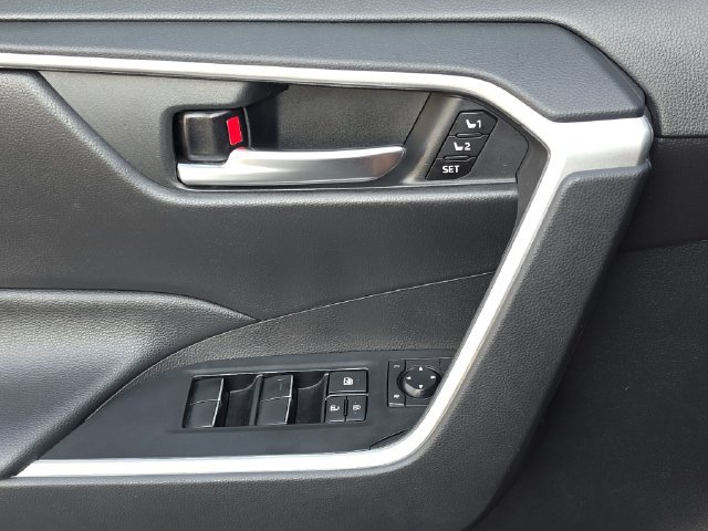 Certified 2021 Toyota RAV4 XLE Premium AWD/4WD image 26