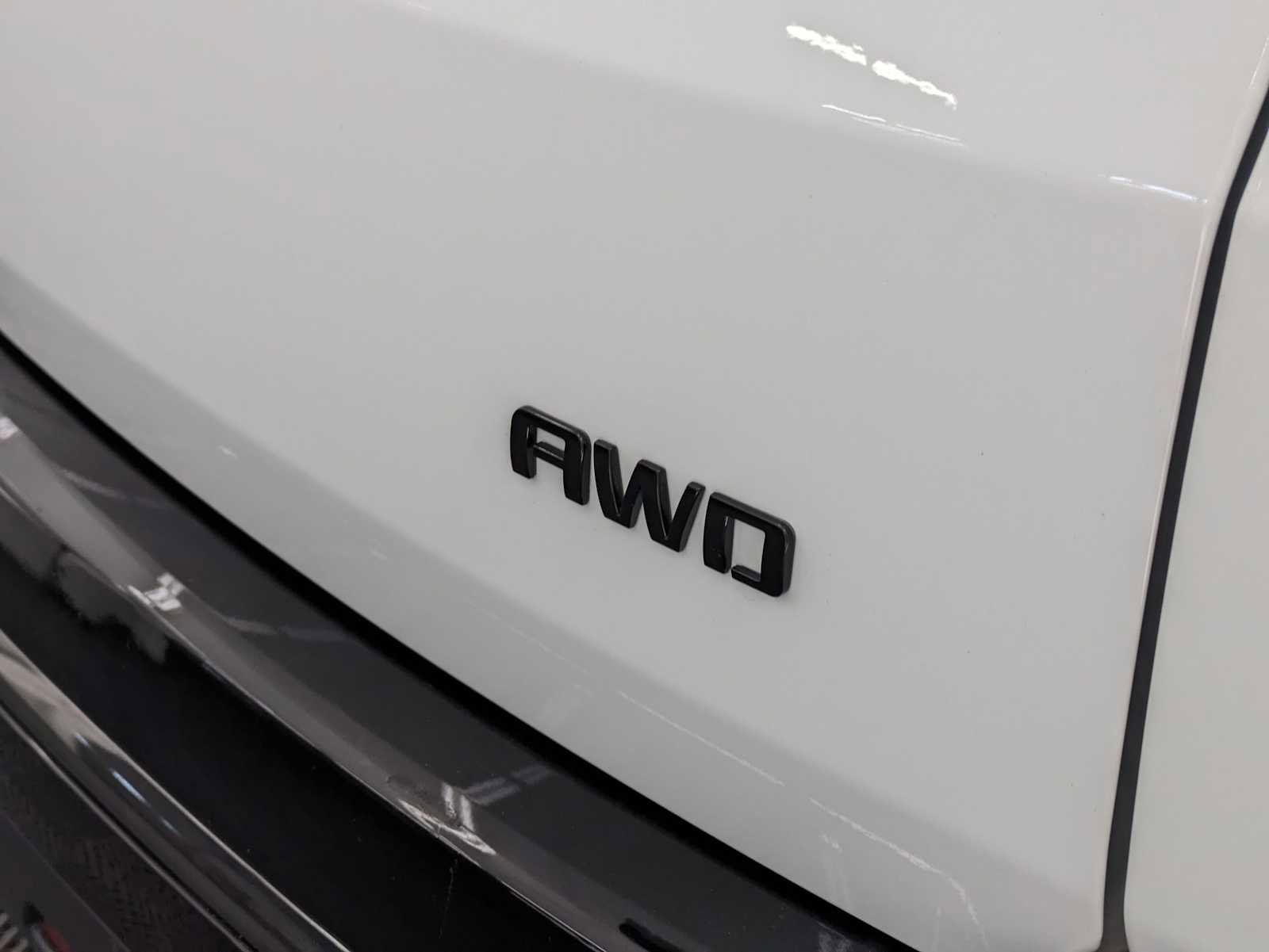 Used 2024 Chevrolet Traverse Premier w/ Redline Edition AWD/4WD image 12