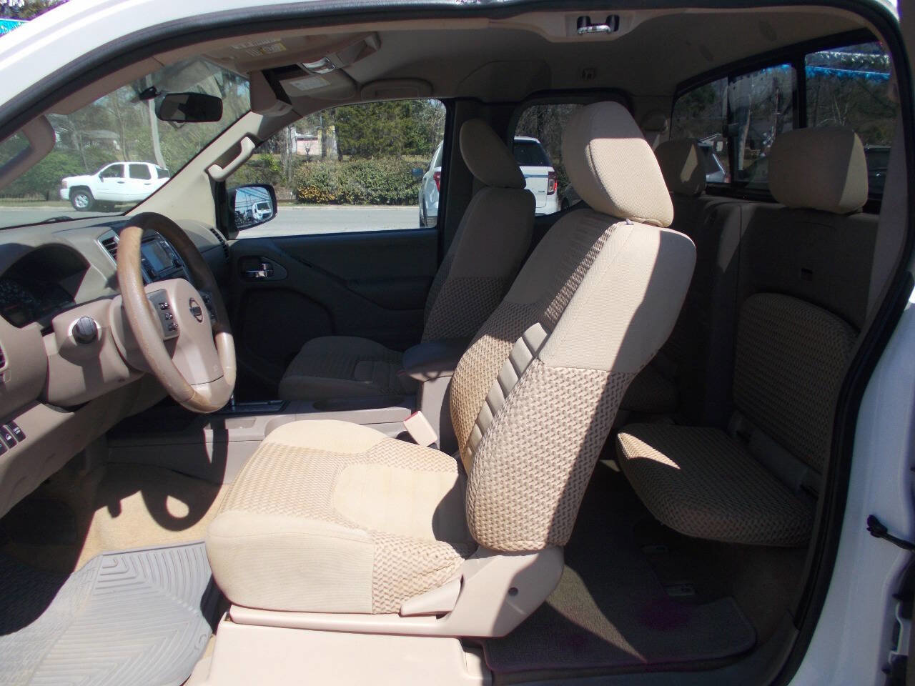 Used 2016 Nissan Frontier SV AWD/4WD image 5