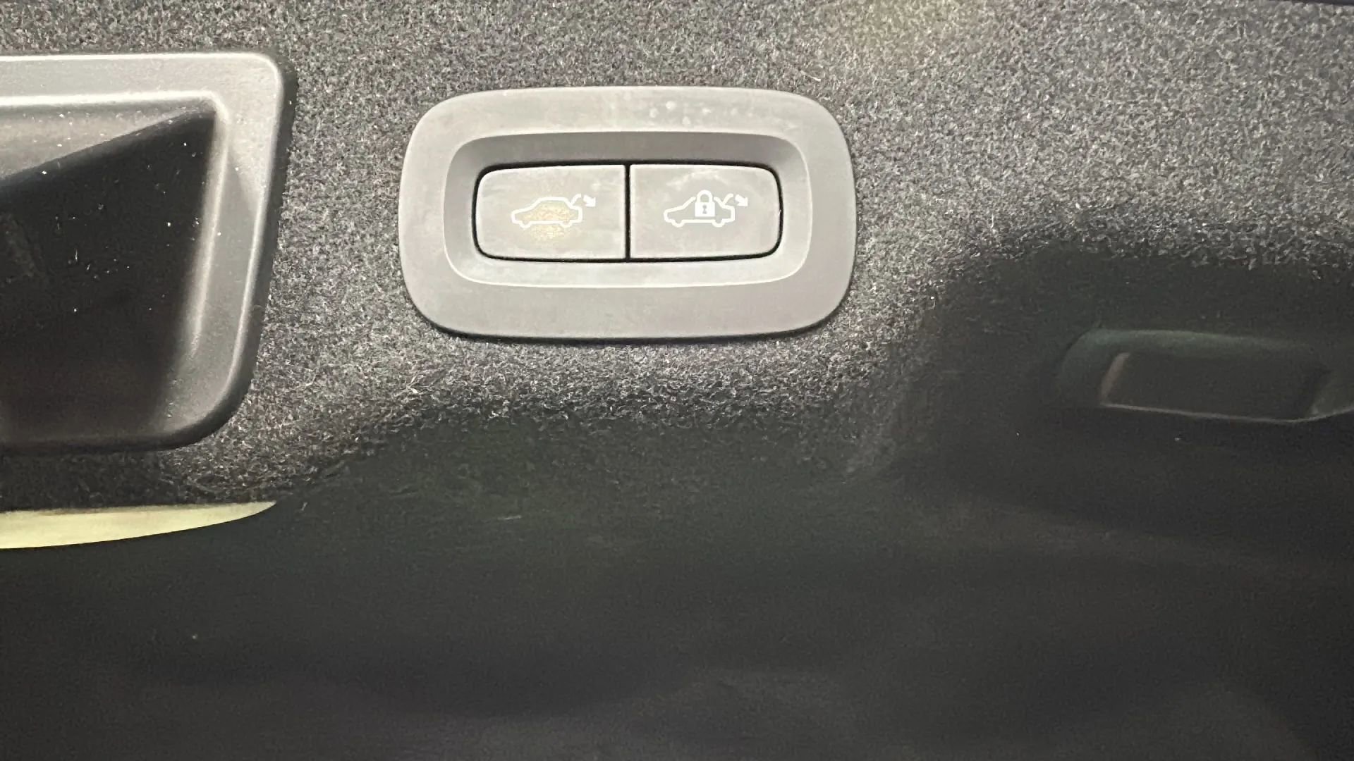 Used 2020 Volvo S90 T6 Momentum image 14