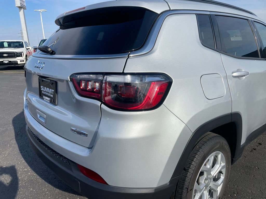 Used 2024 Jeep Compass Latitude AWD/4WD image 34