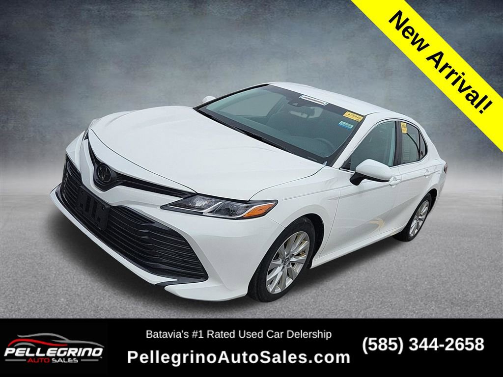 Used 2018 Toyota Camry LE FWD image 1