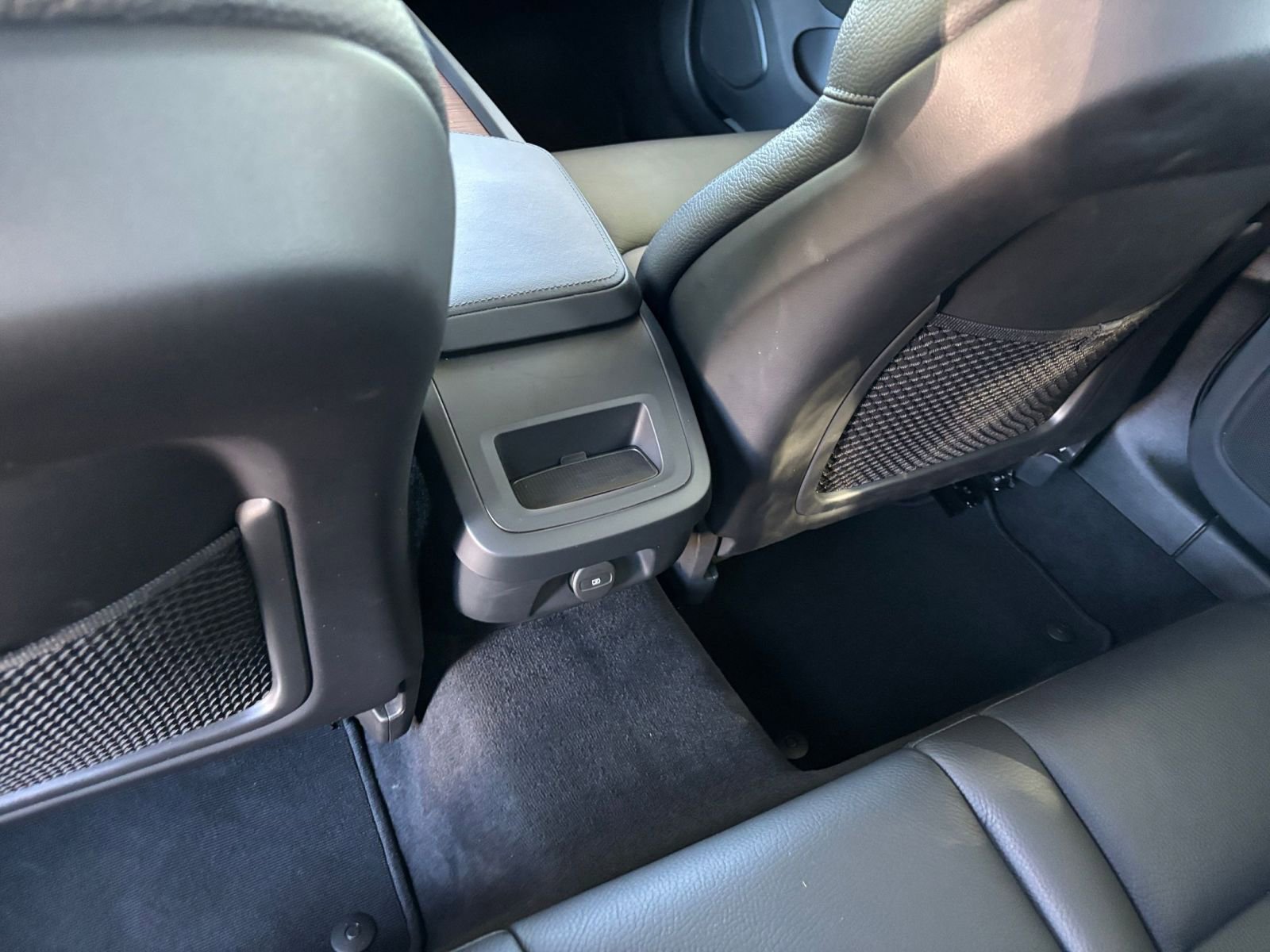 Used 2025 Volvo V60 B5 Cross Country Plus image 25