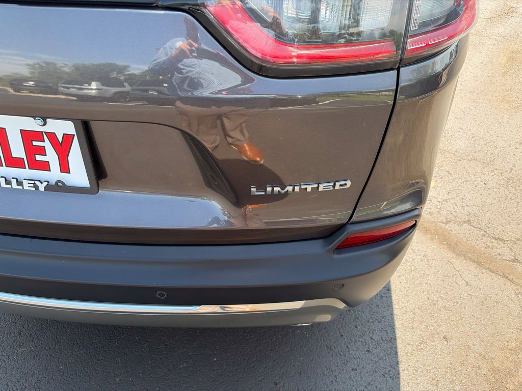 Used 2019 Jeep Cherokee Limited AWD/4WD image 17