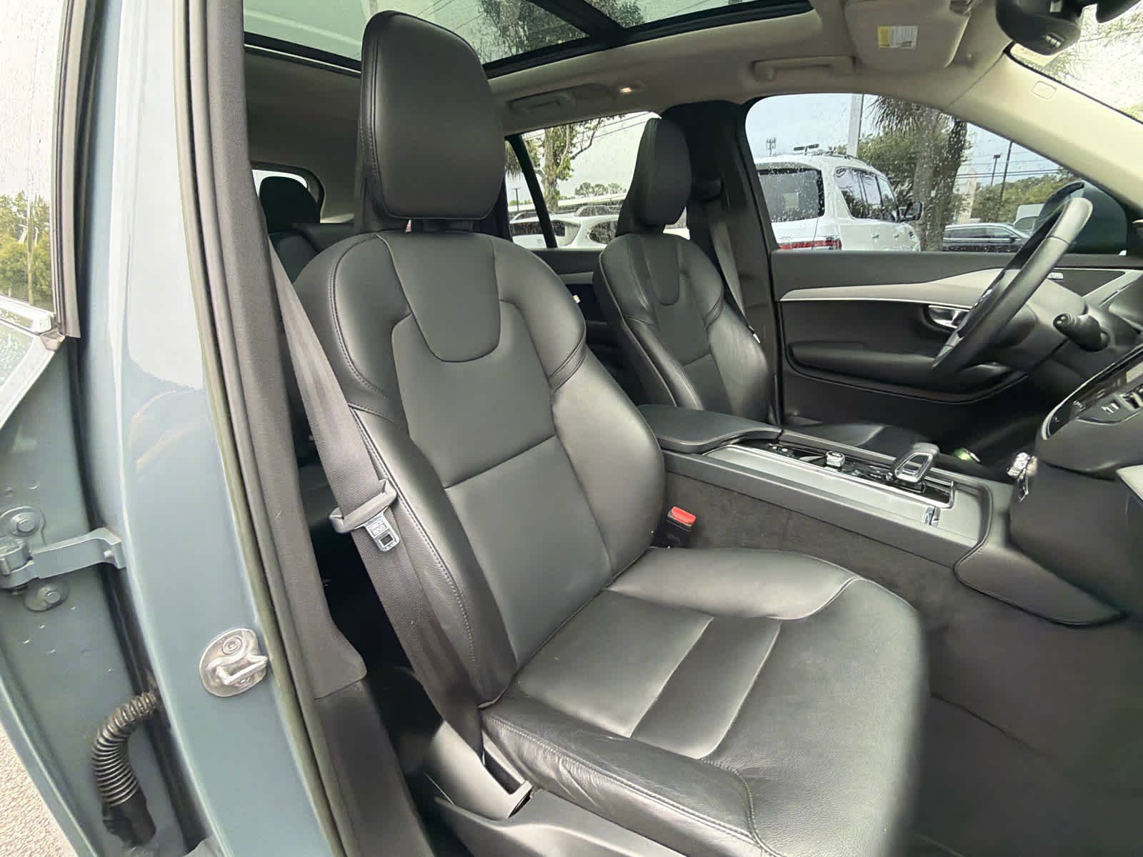 Used 2023 Volvo XC90 B5 Core AWD/4WD image 18