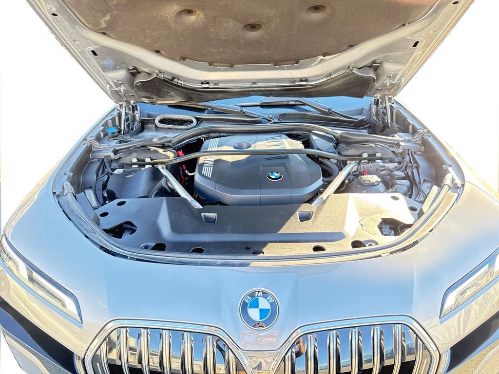 Used 2023 BMW 740i w/ Parking Assistance Package image 33