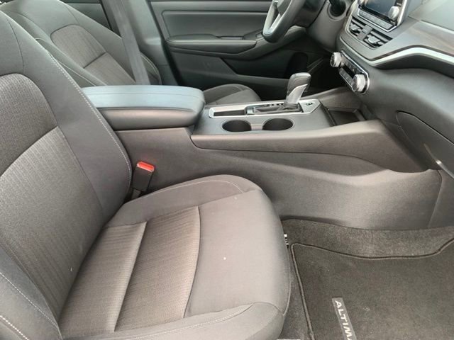 Used 2025 Nissan Altima 2.5 SV FWD image 27