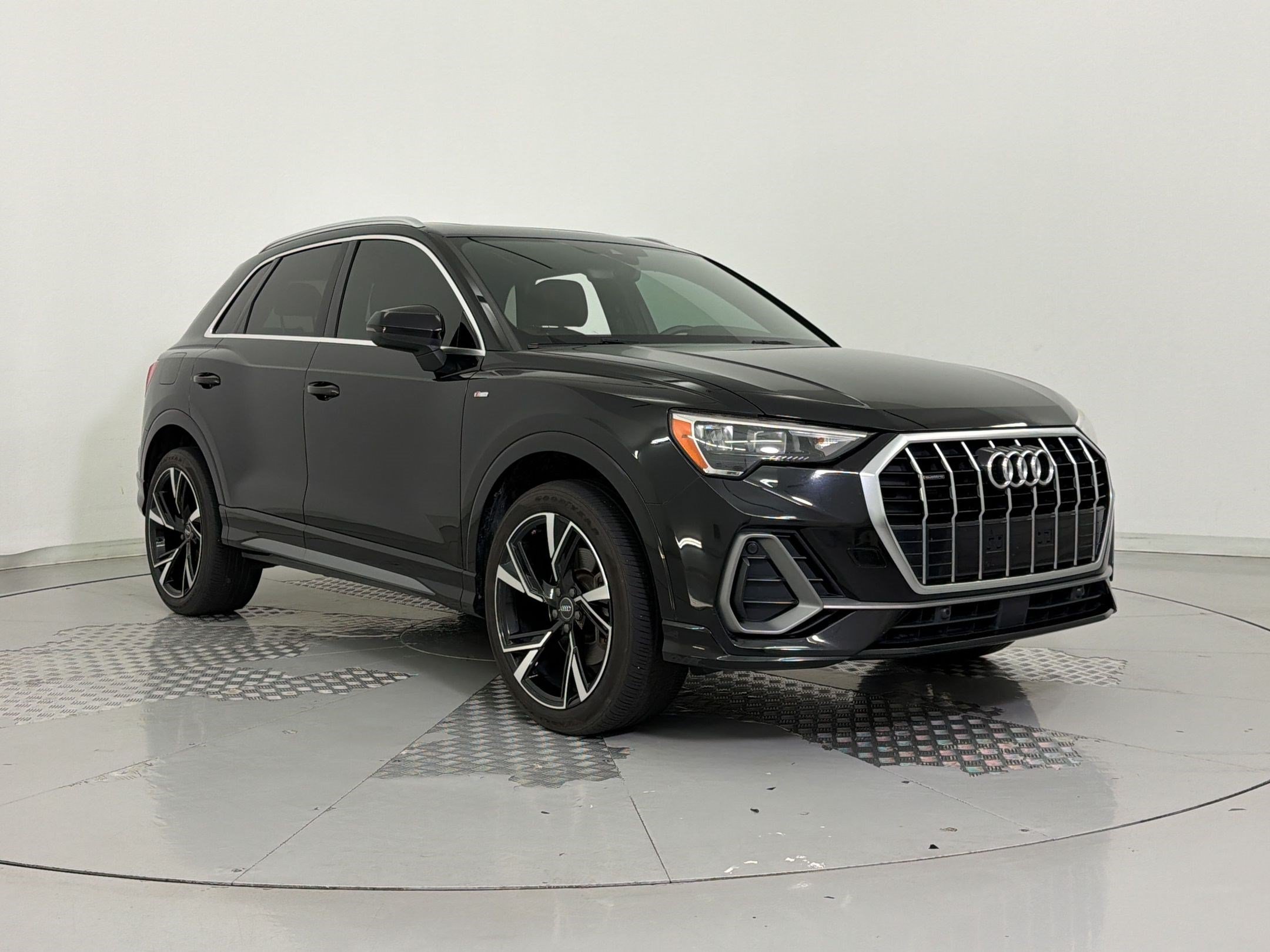 Used 2020 Audi Q3 2.0T Premium w/ Convenience Package AWD/4WD image 7