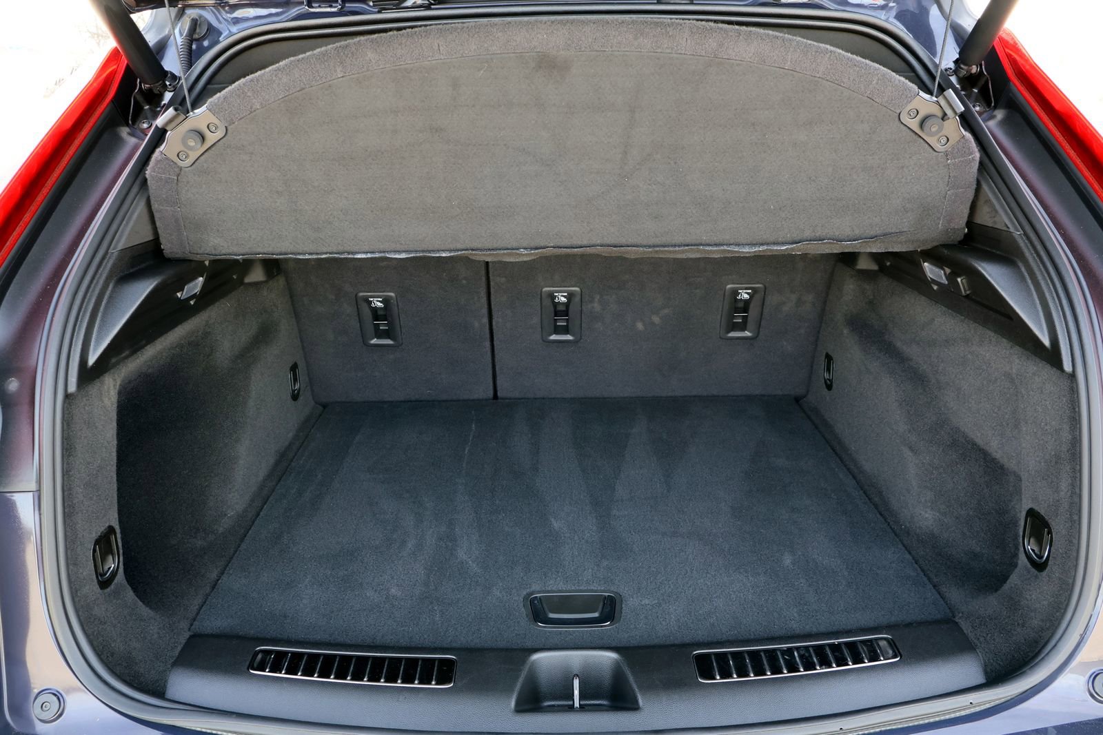 Used 2025 Cadillac XT4 Premium Luxury image 16