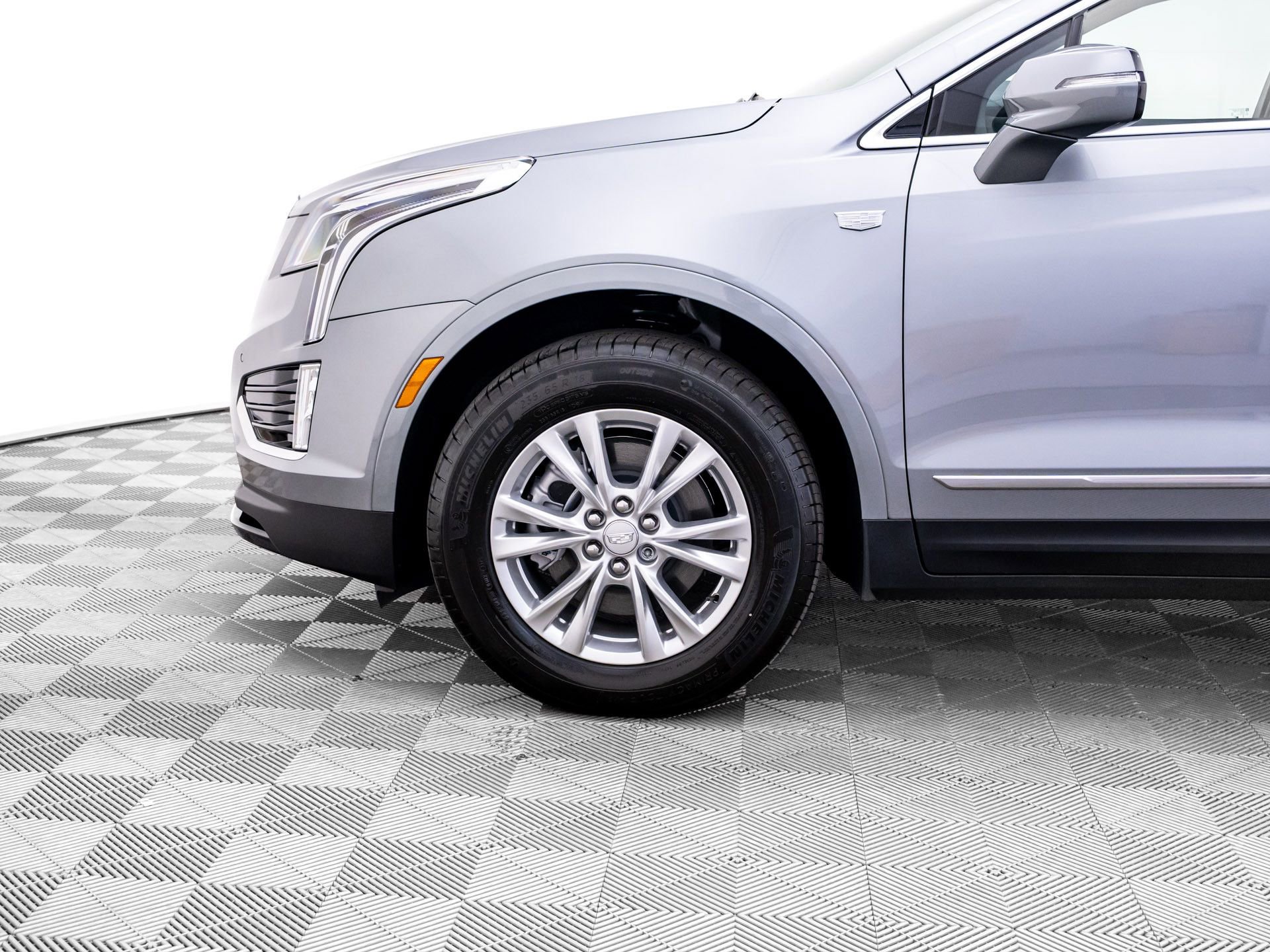 New 2026 Cadillac XT5 Luxury w/ LPO, Floor Liner Package AWD/4WD image 33