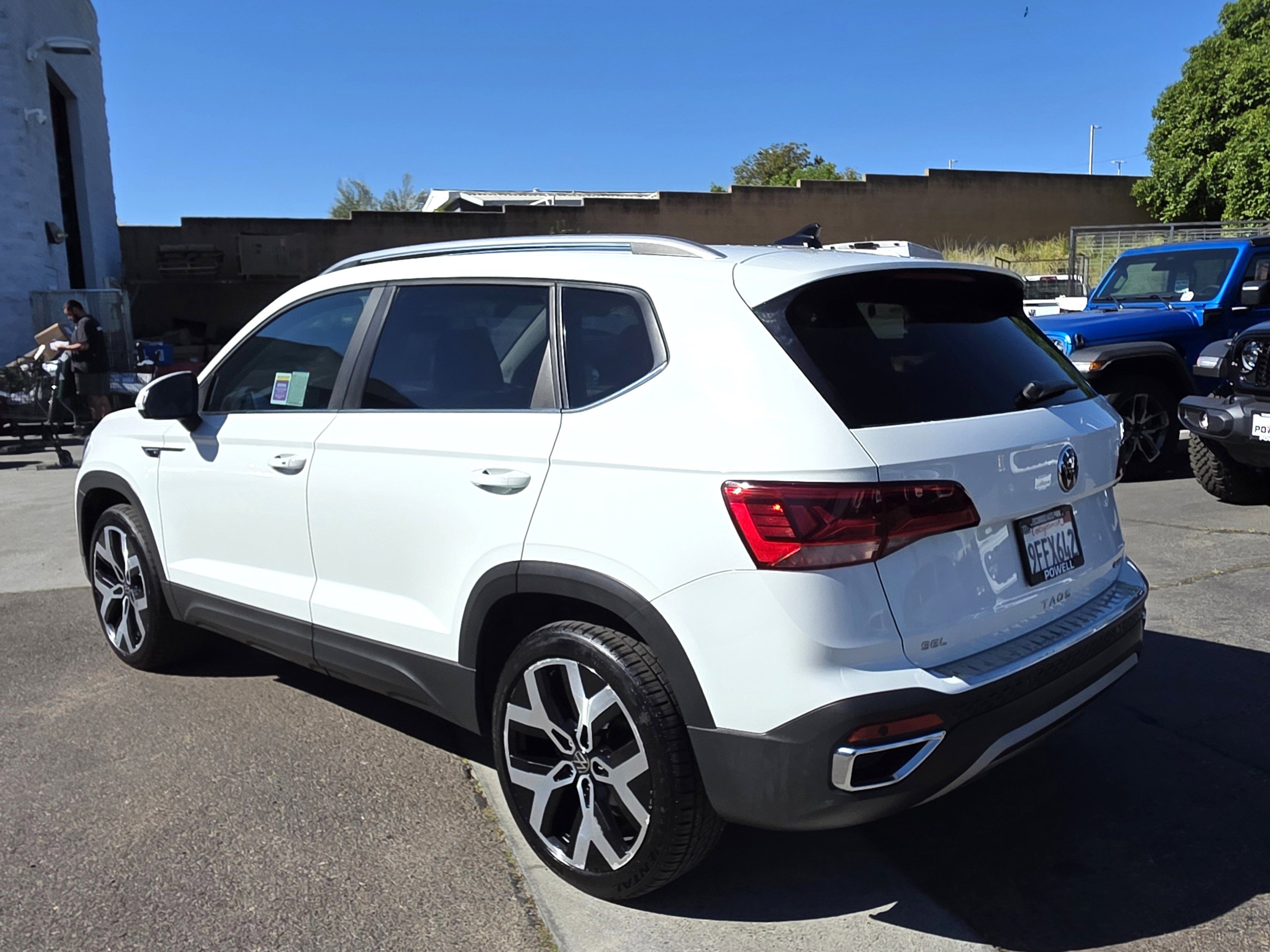 Used 2023 Volkswagen Taos SEL image 3