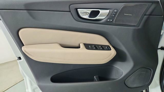 New 2026 Volvo XC60 B5 Plus w/ Climate Package PRO AWD/4WD image 9