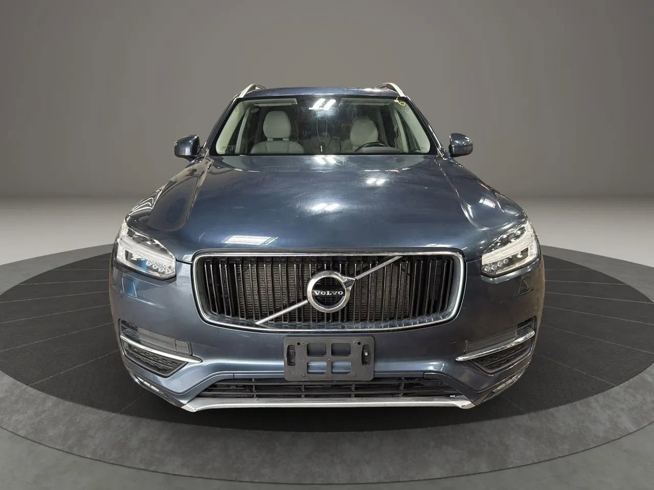 Used 2018 Volvo XC90 T6 Momentum w/ Momentum Plus Package AWD/4WD image 2