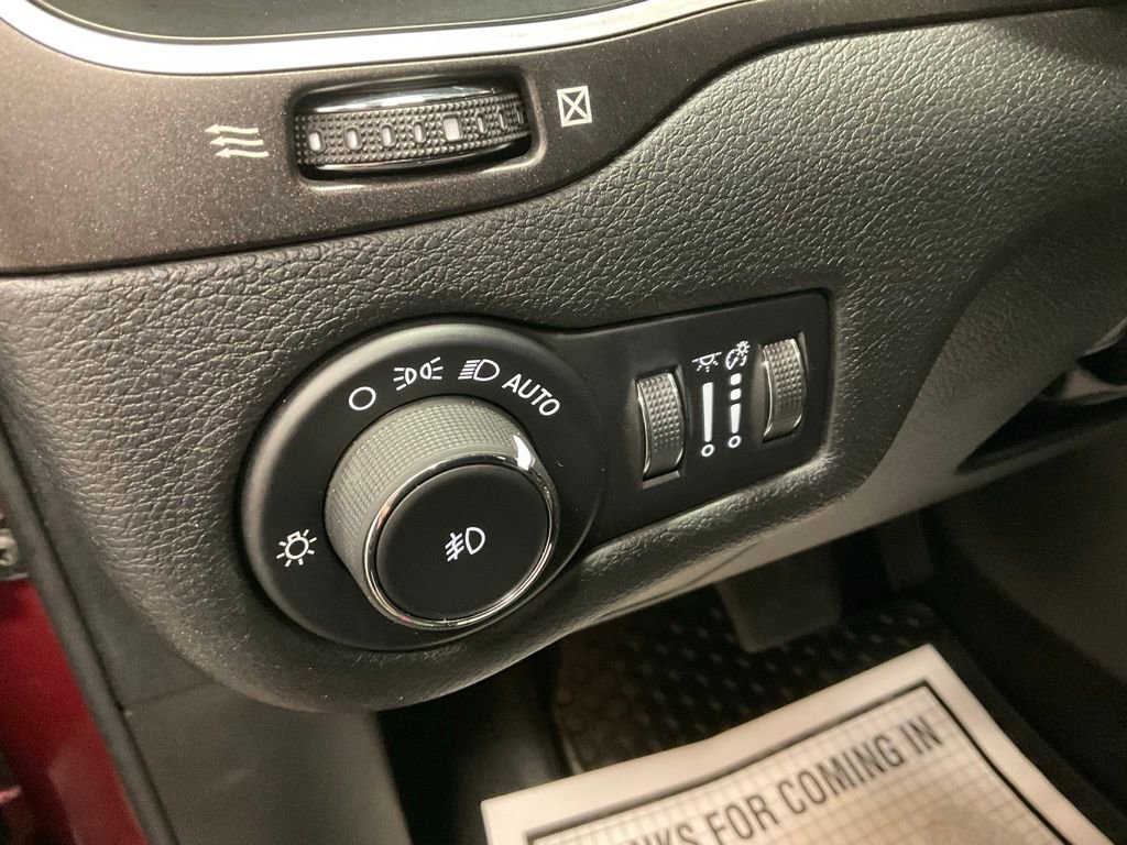 Used 2019 Jeep Cherokee Trailhawk w/ Cold Weather Group image 21