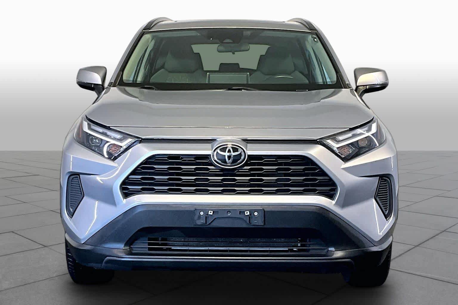Used 2022 Toyota RAV4 XLE w/ Convenience Package AWD/4WD image 4