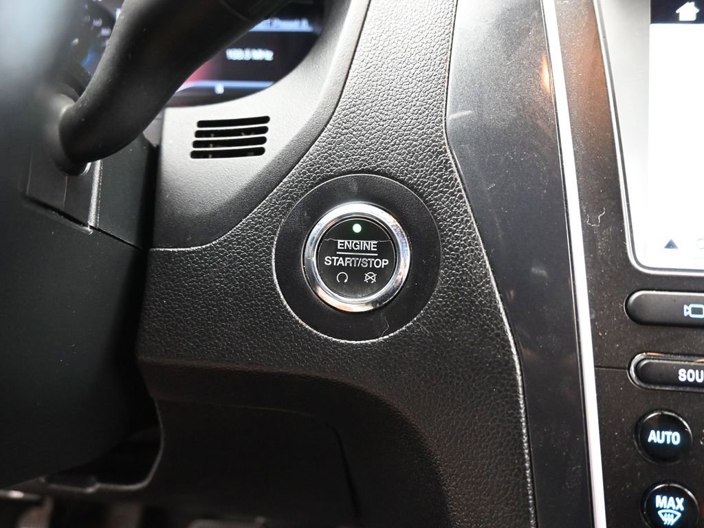 Certified 2018 Ford Explorer Limited w/ Ford Safe & Smart Package image 18