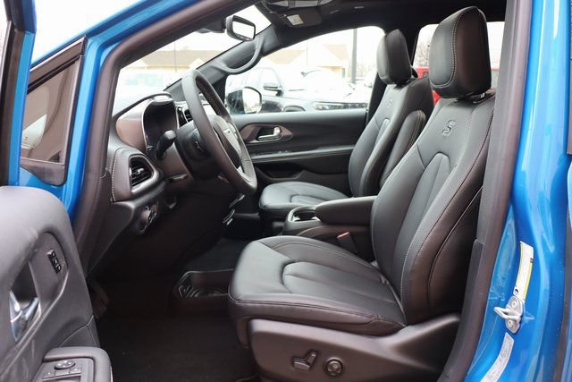 New 2026 Chrysler Pacifica Select w/ S Appearance Package FWD image 10