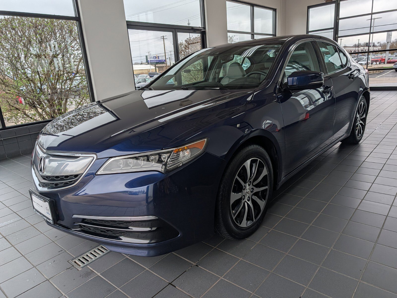 Used 2015 Acura TLX w/ Technology Package FWD image 6