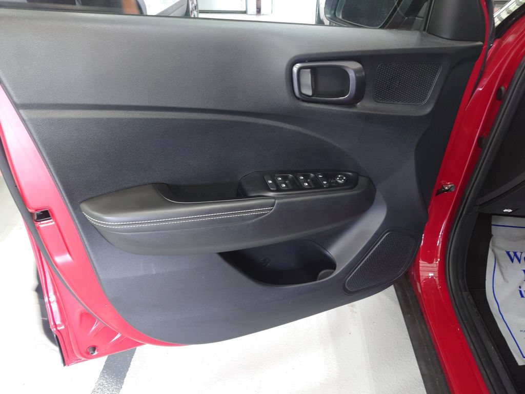 Certified 2023 Hyundai Venue Limited FWD image 11