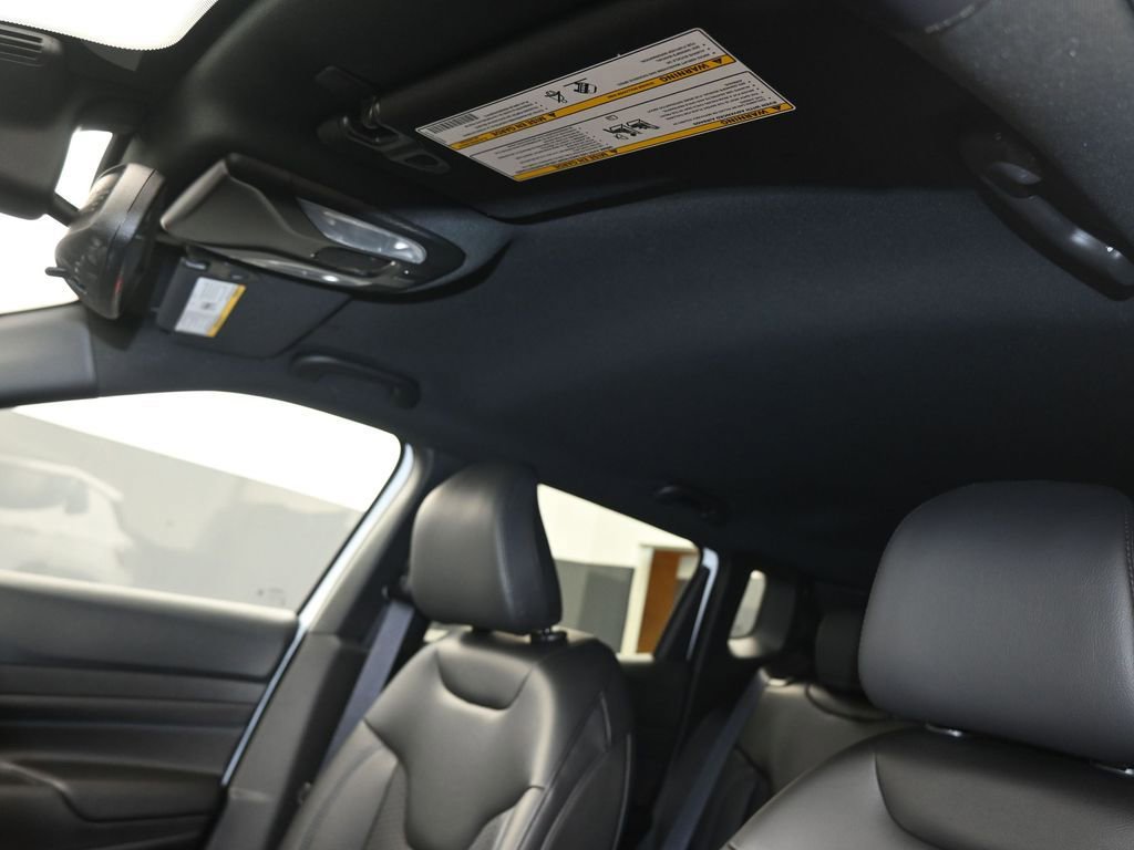 New 2026 Jeep Compass Latitude image 2