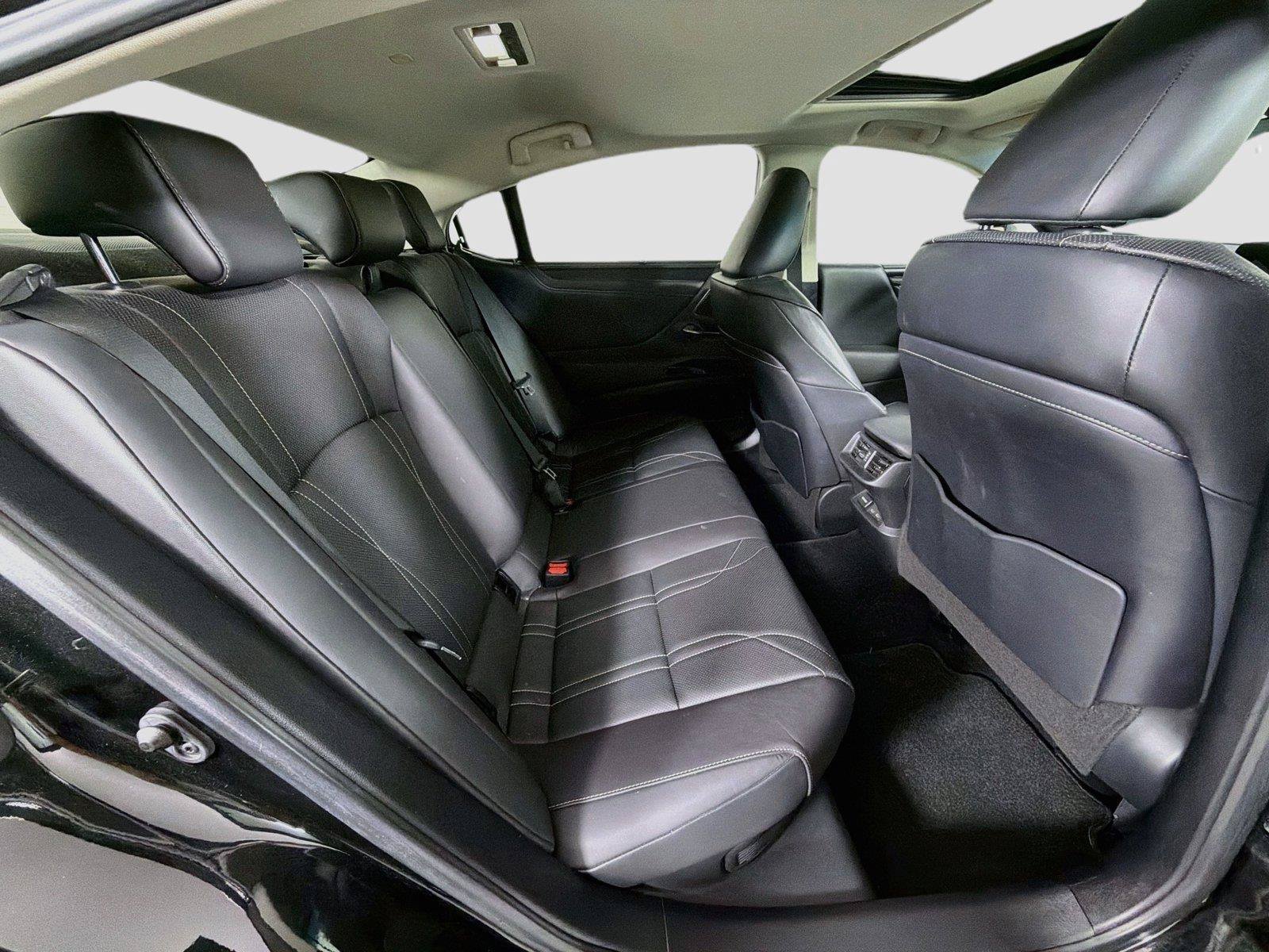 Used 2023 Lexus ES 300h Ultra Luxury w/ Accessory Package (Z2) FWD image 28