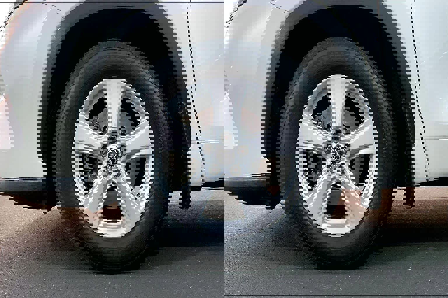 Used 2021 Toyota Highlander L image 12